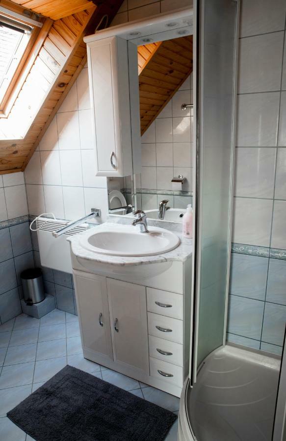 Berger Pince-Vendeghaz, Hajosi Pincek Hotel Buitenkant foto